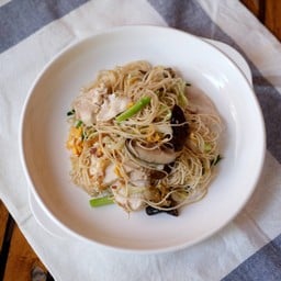 หมี่จีนผัดไก่