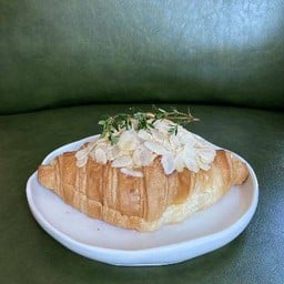 ALMOND CROISSANT