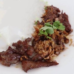 ทอดกระเทียมเนื้อ กับข้าว