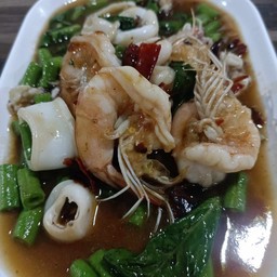 ผัดพริกแห้งโหระภาทะเล