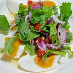 ยำไข่เค็ม