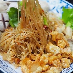 792 หมี่คลุกฟิวชั่น สุขุมวิท101