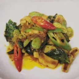 หมึกผัดพริกแกงใต้สะตอ