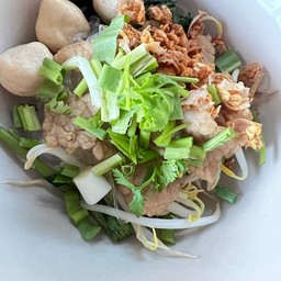 ก๋วยเตี๋ยวหมู เฮง เฮง เฮง (Sukhumvit23) สุขุมวิท23