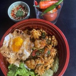 ข้าวกระเพราทะเลไข่ดาว