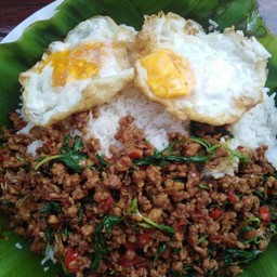 [อร่อยซ่ากับโค้ก] กระเพาหมูสับจุกๆ +  โค้ก ออริจินัล (ขวด)