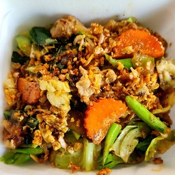 ผัดซีอิ๊วหมูหรือไก่ (โปรดระบุ)