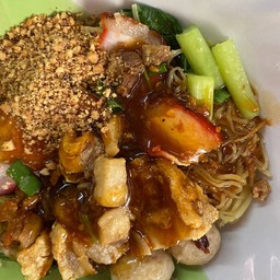 บะหมี่แห้งหมูแดงหมูกรอบ