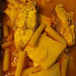 แกงส้มปลาไหลบัวยอดมะพร้าว