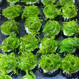 ซูชิยำสาหร่ายเขียว