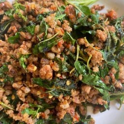 กะเพราแท้หมู+แหนม