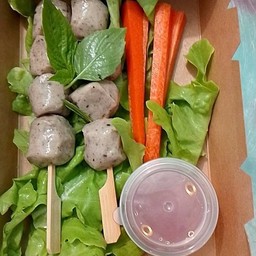 ลูกชิ้นเจ น้ำจิ้ม  Vegetarian meatballs with  sauce