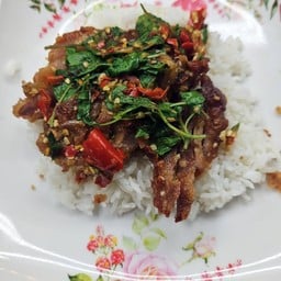 ข้าวกะเพราหมูทอด