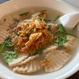 B02# ก๋วยจั๊บญวณหมูยอ (พิเศษ)