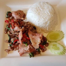 ข้าวกะเพราหมูคู่ซี้ (หมูสับ+เบคอน)