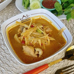 แกงไก่หน่อไม้สดหน่อเหรี่ยง