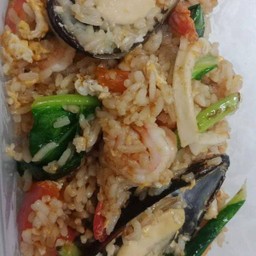 [อร่อยซ่ากับโค้ก] ข้าวผัดทะเลถาด+ไข่ดาว 3  แถมฟรีโค๊ก 1 +  โค้ก ออริจินัล (กระป๋อง)