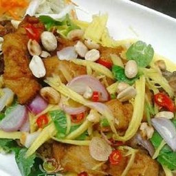 ปลาทอดน้ำยำมะม่วง