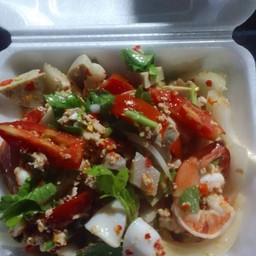ยำรวมทะเลกุ้ง+หมึก+หมูสับ+หมูยอ