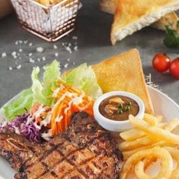 [อร่อยซ่ากับโค้ก] สเต็กพอร์คชอร์พพริกไทยดำ +  โค้ก  (ขวด)