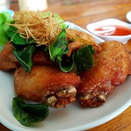 ปีกไก่ทอดน้ำปลา