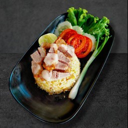 ข้าวผัดหมูกรอบ