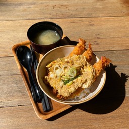 ชุดข้าวหน้ากุ้งทอด