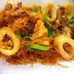 เส้นหมี่ซีอิ๊วหมึก