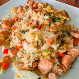ข้าวผัดแซลมอน