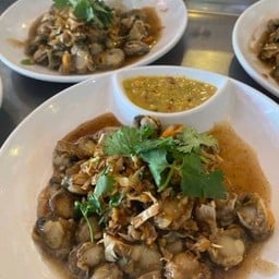 หอยเชลล์กะเทียมพริกไทย