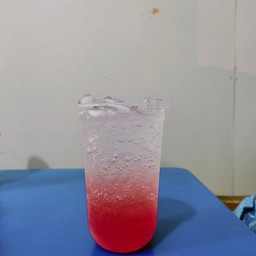 สตอเบอรี่โซดา