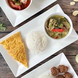 เซท ข้าวแกงเขียวหวานไก่ + ไข่เจียว