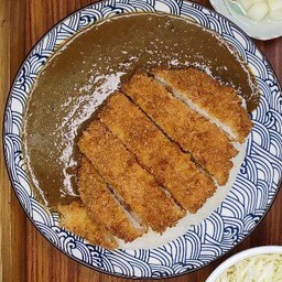 ข้าวแกงกะหรี่หมูทอด