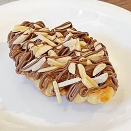 ครอฟเฟิ้ล อัลมอลนูเทลล่า