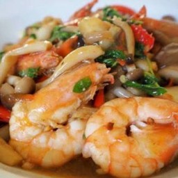 กะเพรากุ้งหน่อไม้