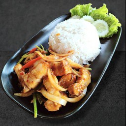 ข้าวหมูกรอบผัดพริกเผา