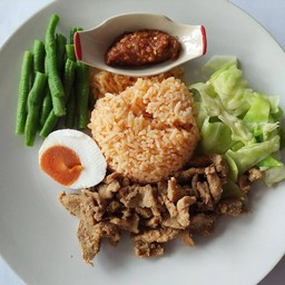 บะหมี่เกี๊ยวชายสี่ สาขาศูนย์อาหารสายลมแสงแดด