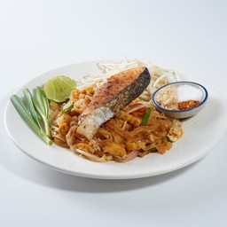 ผัดไทยปลาแซลมอน