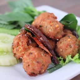ลาบหมูทอด.