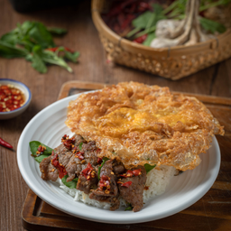 ข้าวกะเพราเนื้อชิ้น