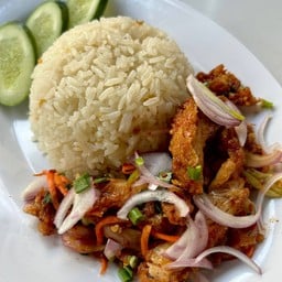 ข้าวมันยำแซ่บไก่ทอด