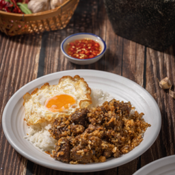 ข้าวกระเทียมหมูตุ๋น
