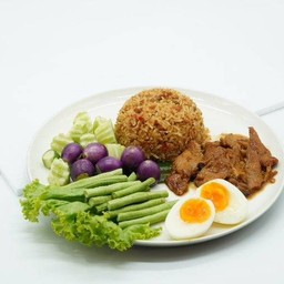 ข้าวผัดน้ำพริกลงเรือ + ไข่ต้ม + ไก่หวาน