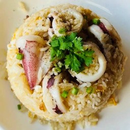 ข้าวผัดปลาหมึก