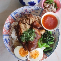 ร้านเบส..อาหารตามสั่ง..ข้าวขาหมู หนองตำลึง-บ้านเก่า