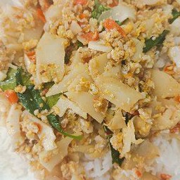 ผัดหน่อไม้ดอง ใส่ไข่  ใส่หมูสับ