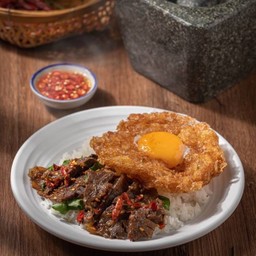 ข้าวกะเพราเนื้อน่องลาย