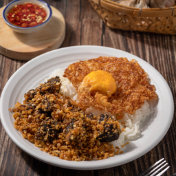 ข้าวกระเทียมเนื้อตุ๋น