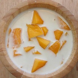 มะม่วงน้ำกะทิ Fresh mango in coconut milk