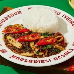 กะเพราหมูสับหน่อไม้ราดข้าว